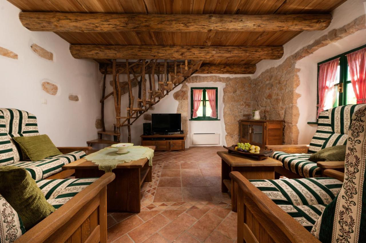 Lindraze Villa